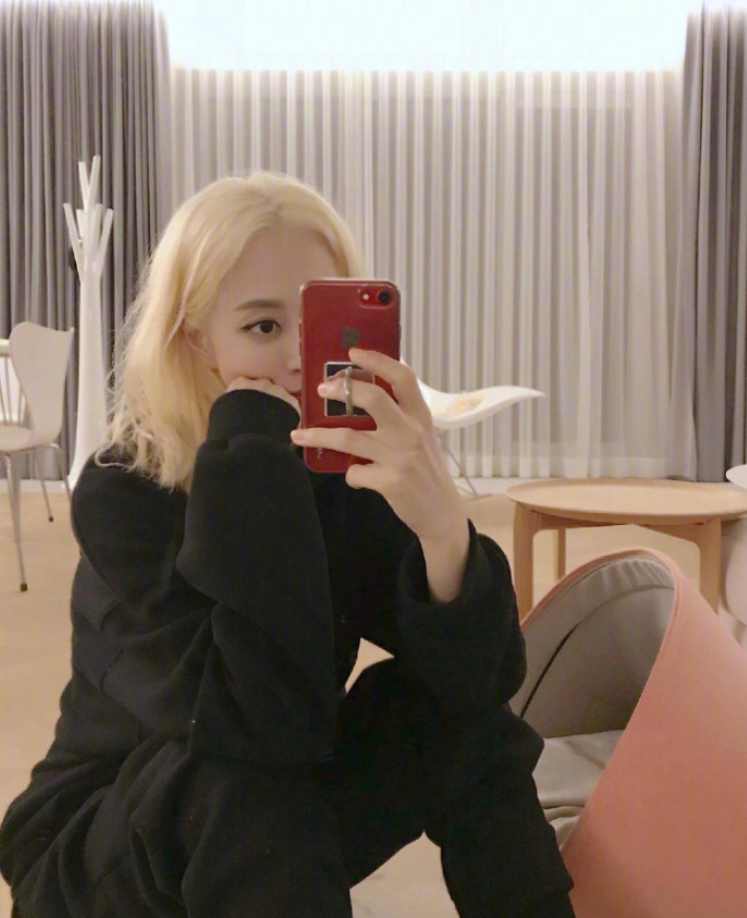 韩国女演员韩艺瑟肤白貌美大长腿图片 9