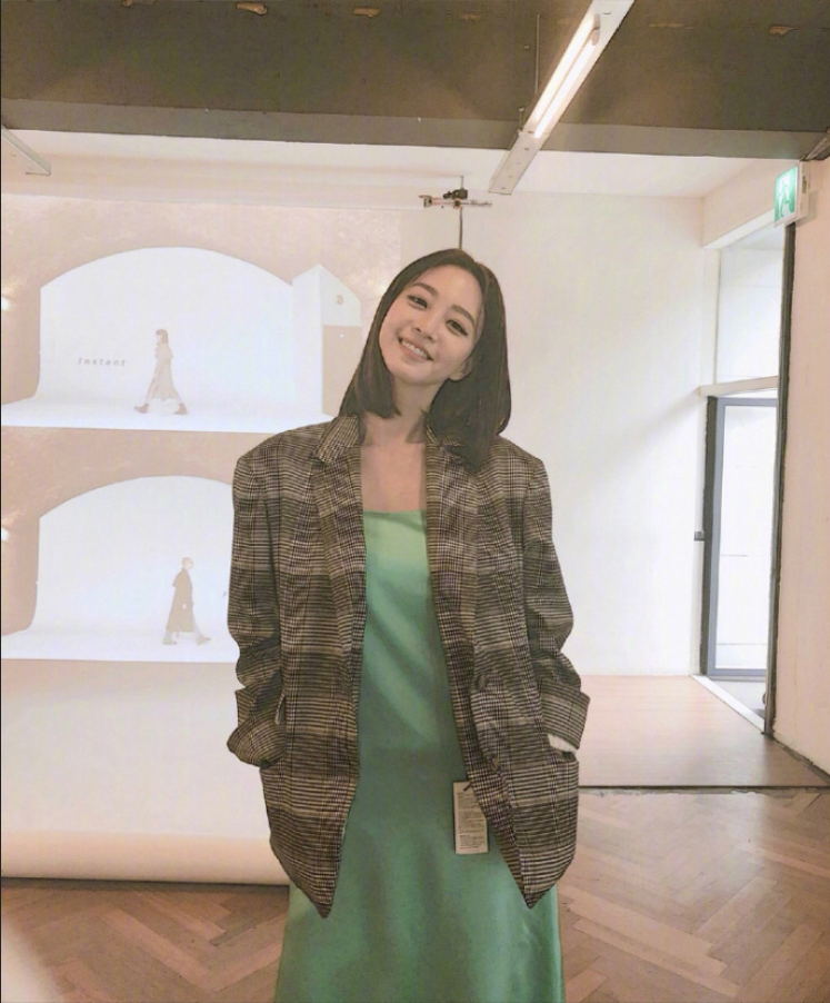 韩国女演员韩艺瑟肤白貌美大长腿图片 14