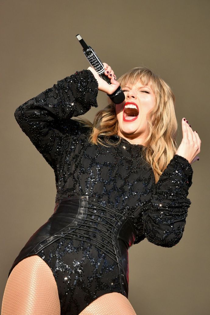 欧美美女明星Taylor Swift霉霉在BBC周末音乐节的表 8