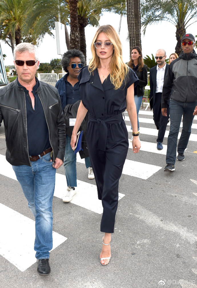 欧美美女超模Doutzen Kroes戛纳出街高清美照 5
