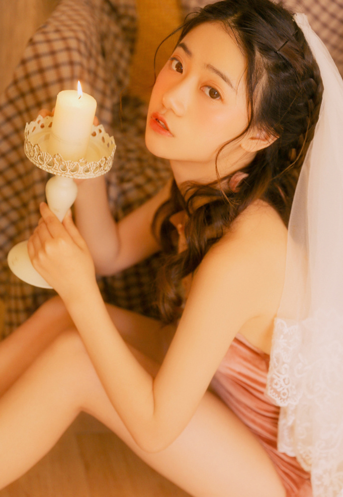 清纯美女头戴头纱私房图片 8