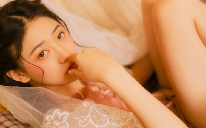 清纯美女头戴头纱私房图片 9