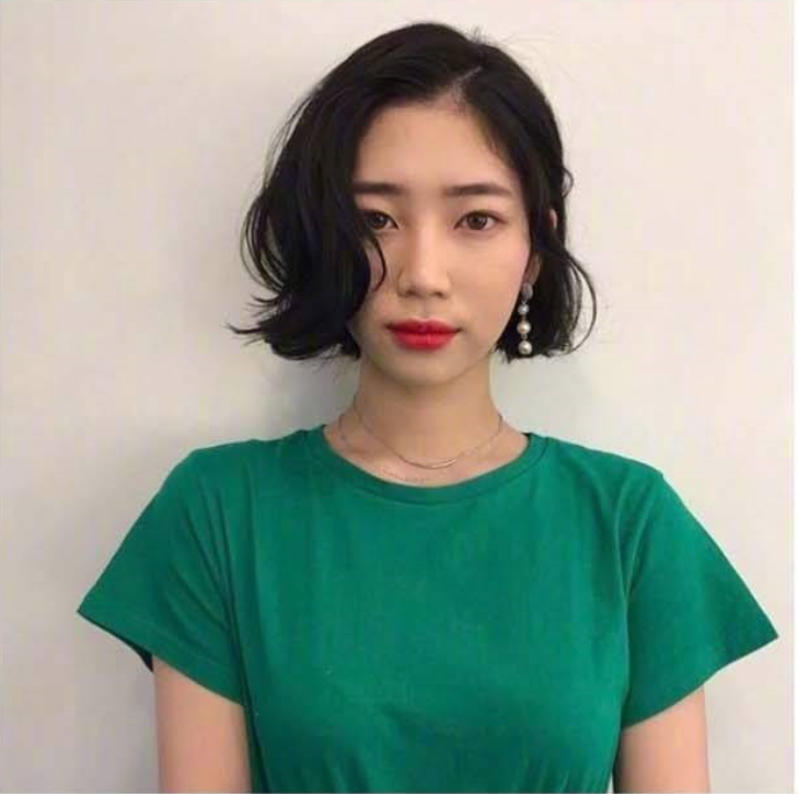 可爱又精致的居家女孩短发发型参考 10