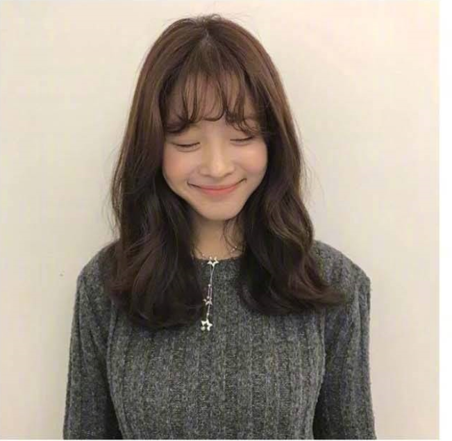可爱又精致的居家女孩中长发发型参考