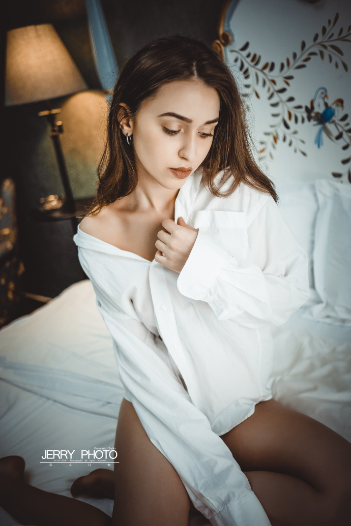 乌克兰美女白衬衫性感写真 2