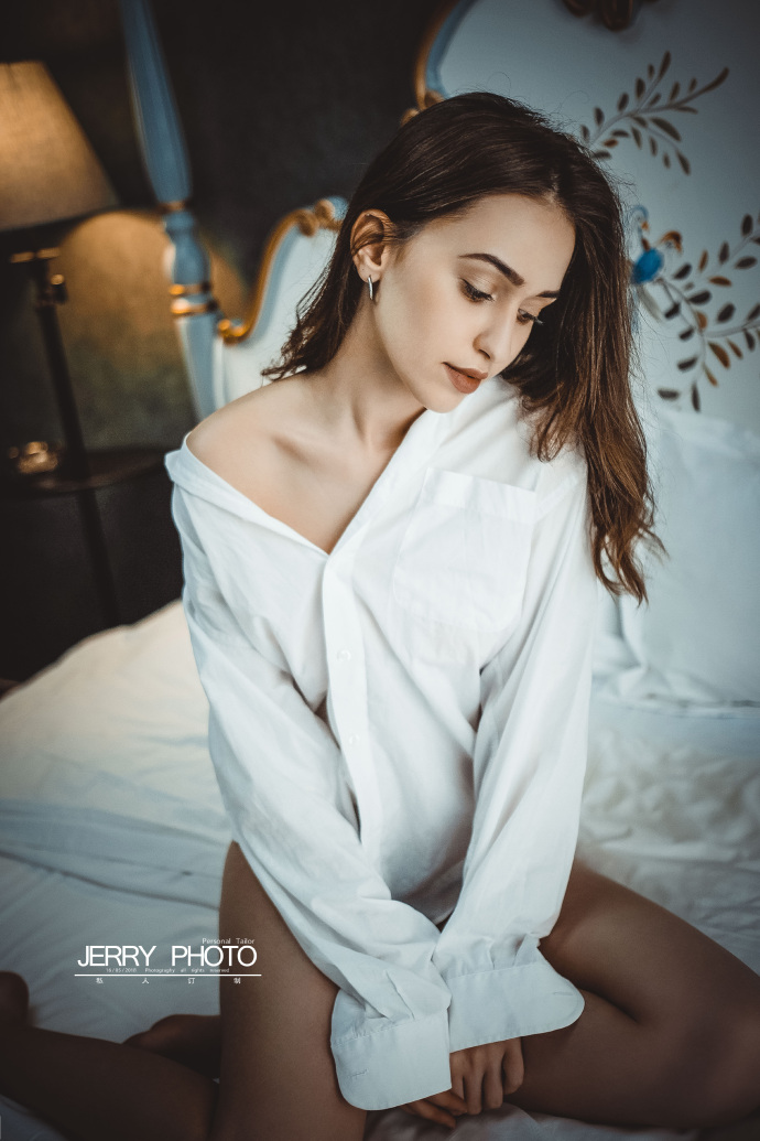 乌克兰美女白衬衫性感写真 3