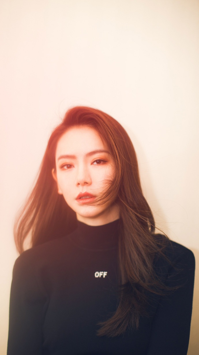 四川美女明星戚薇黑色高领毛衣冬季温暖写真 5