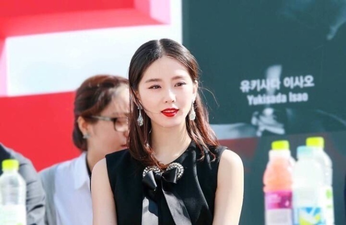 气质美女明星刘诗诗烈焰红唇黑色礼服优雅时尚 3