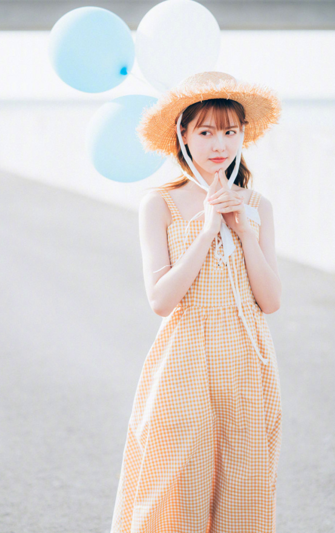 清纯美女格子吊带裙唯美写真 4