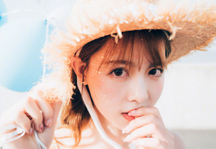 清纯美女格子吊带裙唯美写真 8