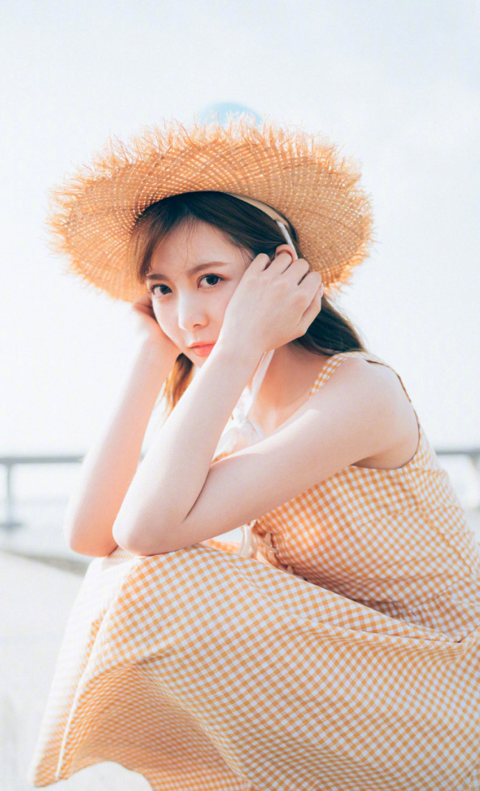 清纯美女格子吊带裙唯美写真 9
