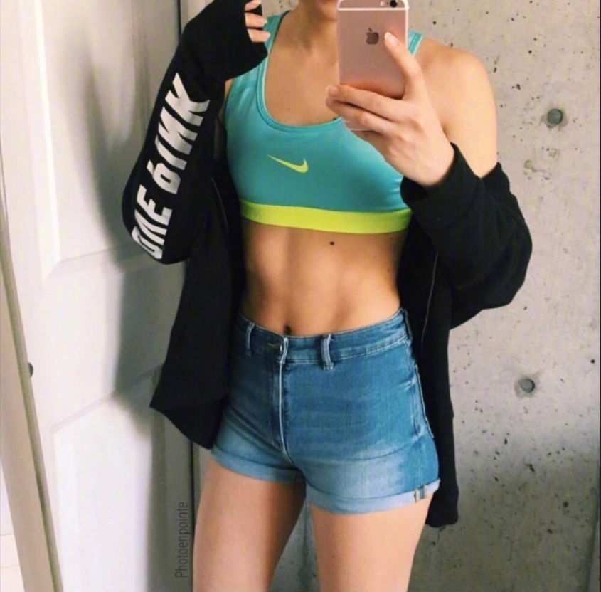 马甲线美女性感自拍照 12