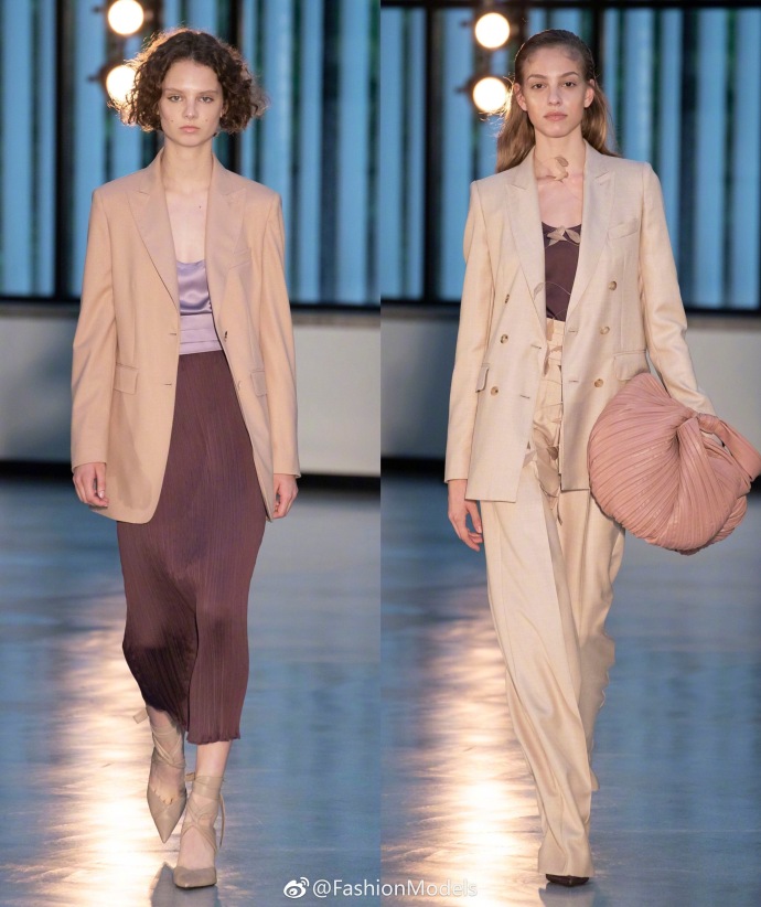 欧美时尚品牌Max Mara 19早春系列的绑带芭蕾鞋图片 2