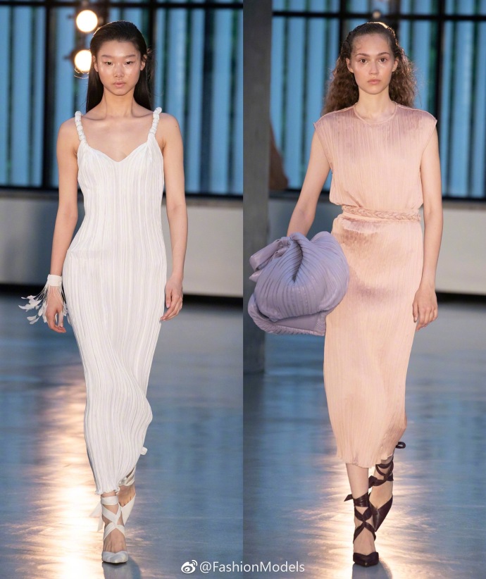 欧美时尚品牌Max Mara 19早春系列的绑带芭蕾鞋图片 4