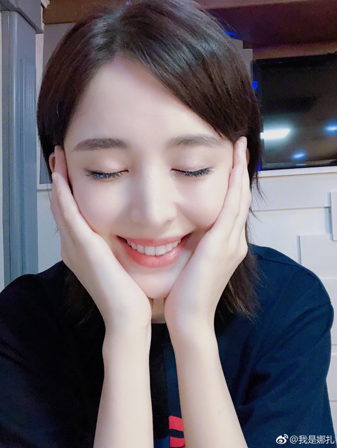 新疆美女明星古力娜扎化身猫系美少女可爱图片 3
