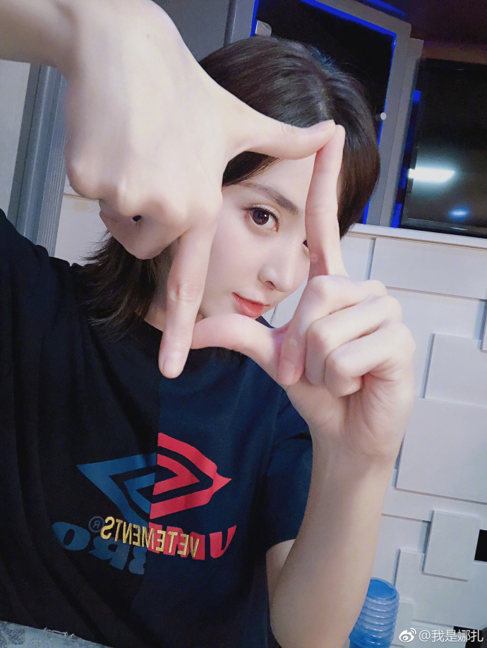 新疆美女明星古力娜扎化身猫系美少女可爱图片 4