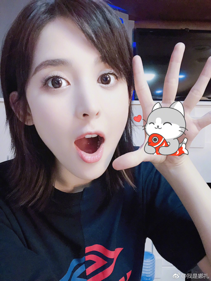 新疆美女明星古力娜扎化身猫系美少女可爱图片 6