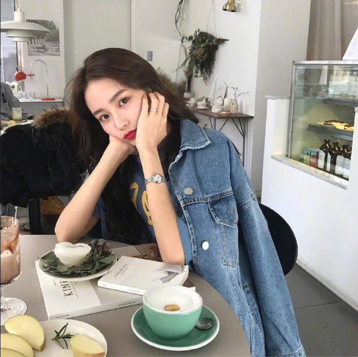 清纯美女旅游拍照姿势get