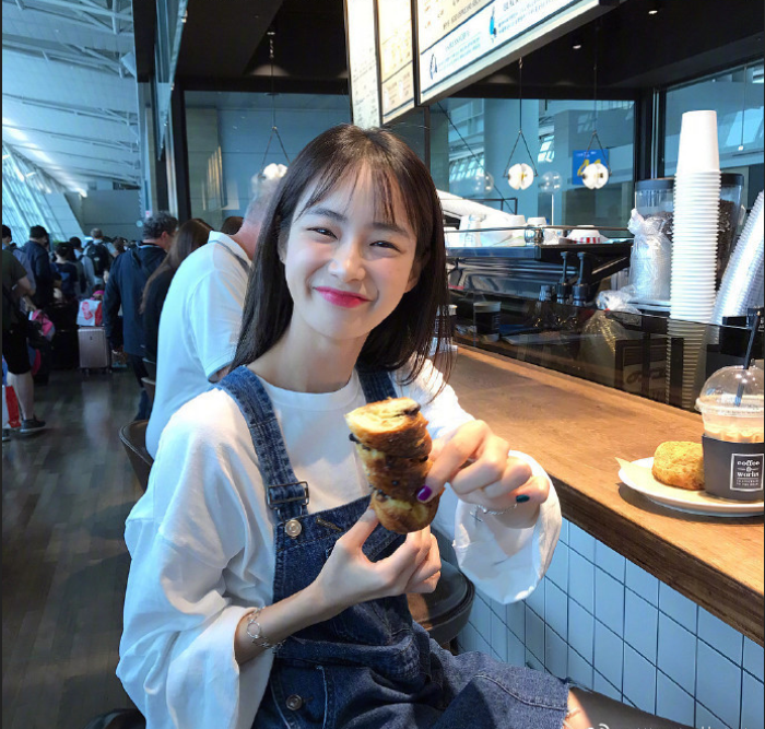 清纯美女旅游拍照姿势get 17