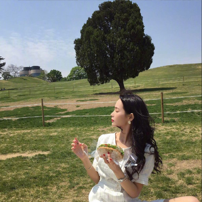 清纯美女旅游拍照姿势get 22