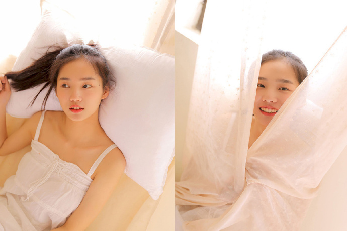清纯美女扎马尾辫居家写真 7