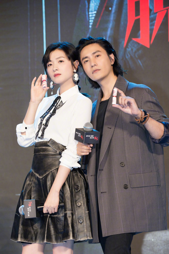 大眼美女明星万茜出席电视剧《脱身》发布会仙 6