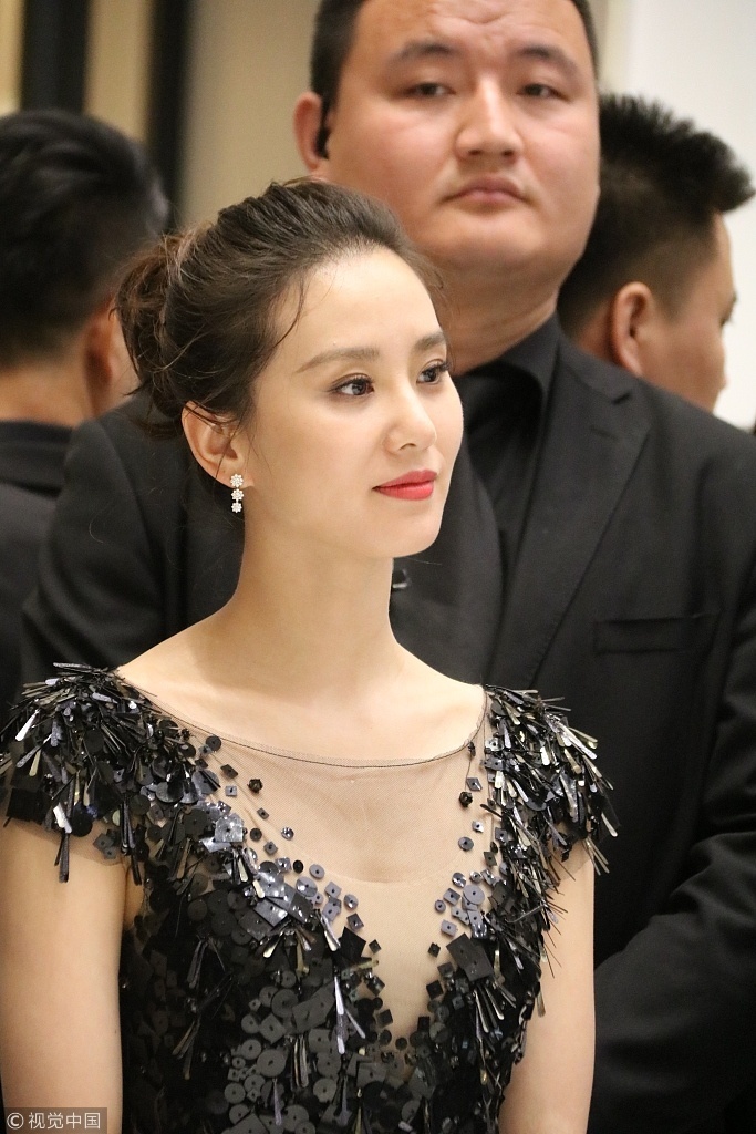 北京美女明星刘诗诗优雅礼服亮相欧米茄腕表展 4