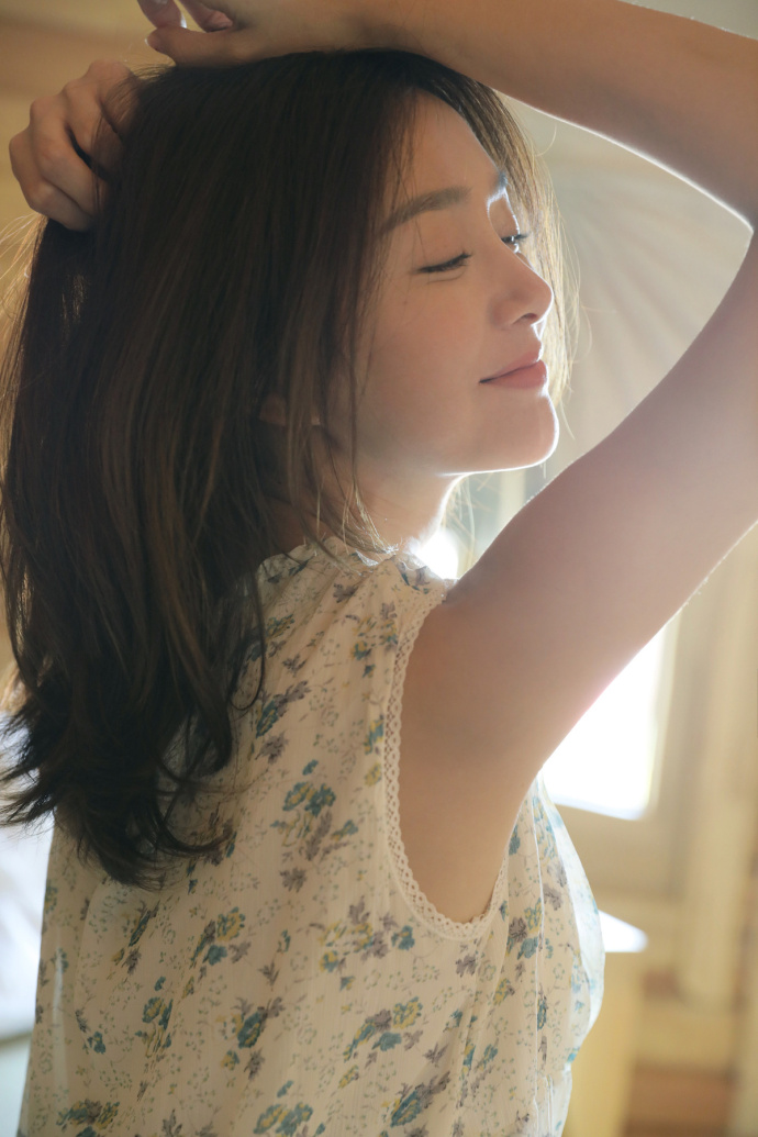 东北美女明星秦岚的一组夏日清凉写真照曝光 2