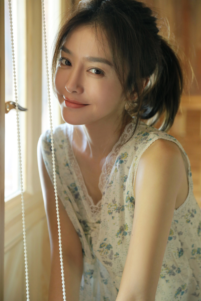 东北美女明星秦岚的一组夏日清凉写真照曝光 5