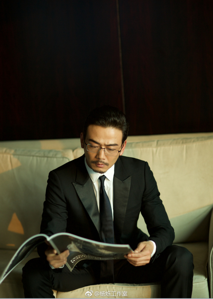 内地男演员大长腿帅哥杨烁留胡须性感图片 4