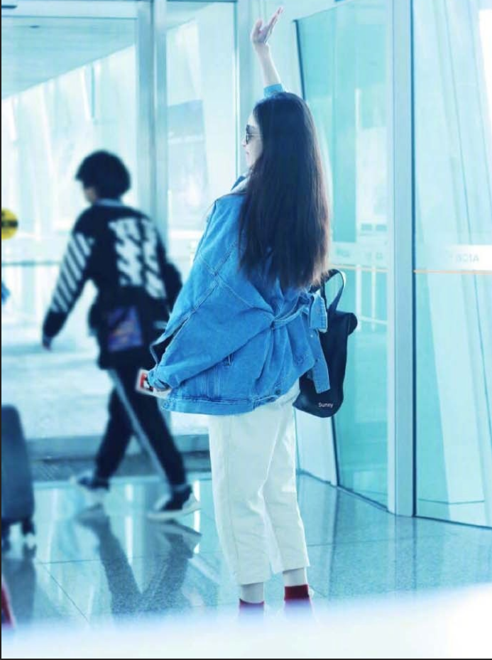 大眼美女明星倪妮机场街拍合集真是个大方舒适 17