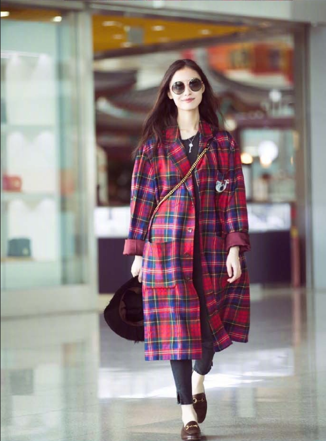 大眼美女明星倪妮机场街拍合集真是个大方舒适 26