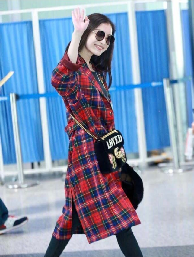 大眼美女明星倪妮机场街拍合集真是个大方舒适 27