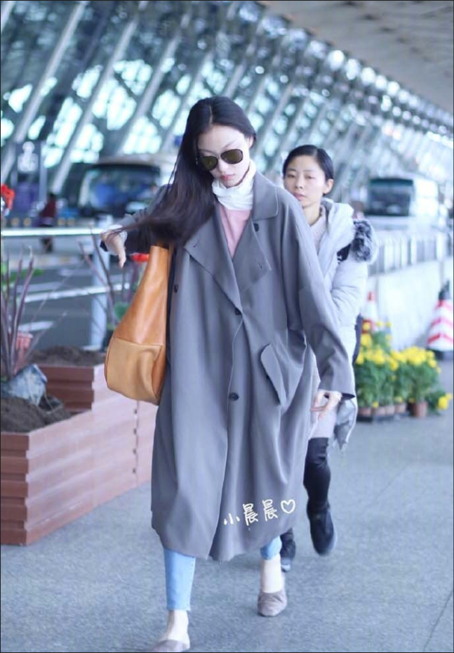 大眼美女明星倪妮机场街拍合集真是个大方舒适 29