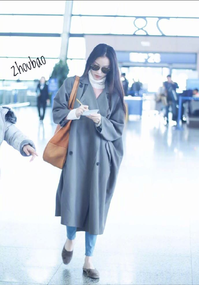 大眼美女明星倪妮机场街拍合集真是个大方舒适 30
