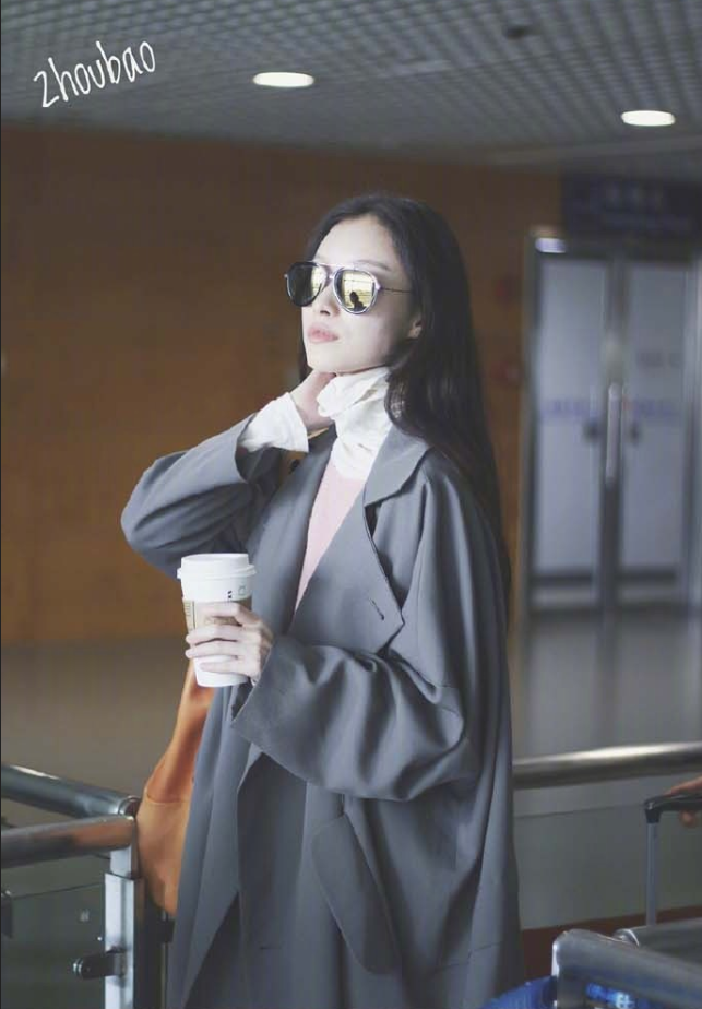 大眼美女明星倪妮机场街拍合集真是个大方舒适 31