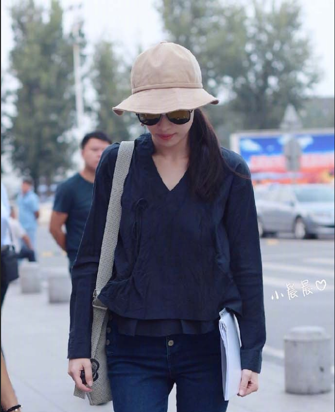 大眼美女明星倪妮机场街拍合集真是个大方舒适 33