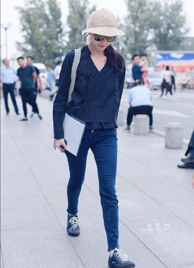 大眼美女明星倪妮机场街拍合集真是个大方舒适 34