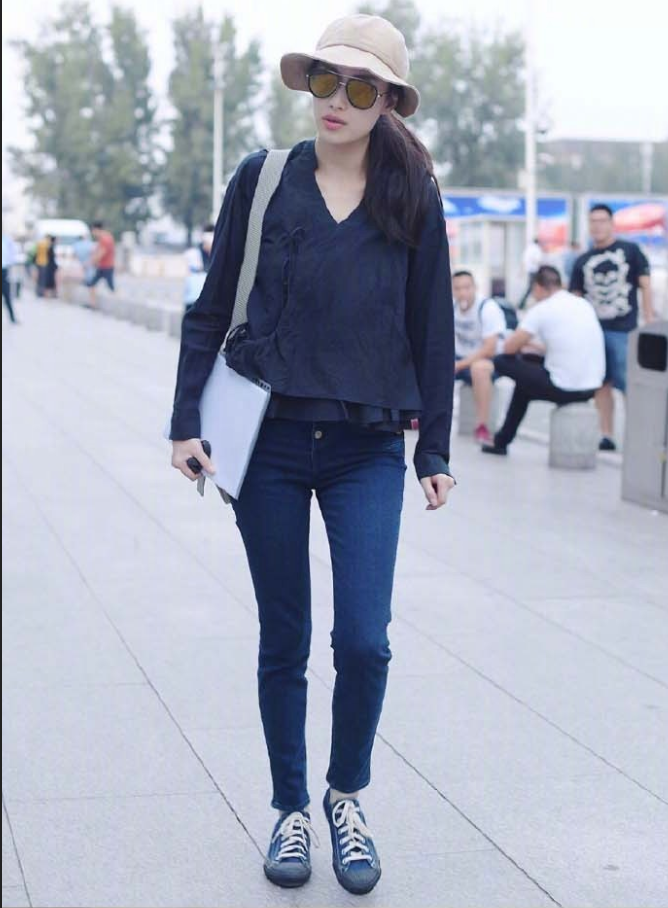 大眼美女明星倪妮机场街拍合集真是个大方舒适 36