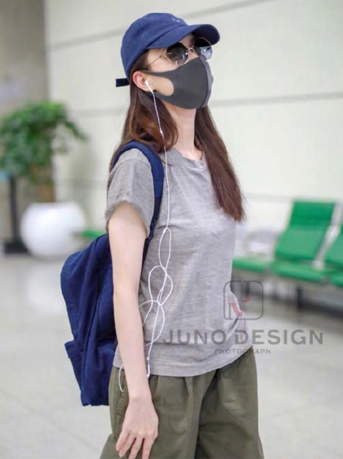 大眼美女明星倪妮机场街拍合集真是个大方舒适 37