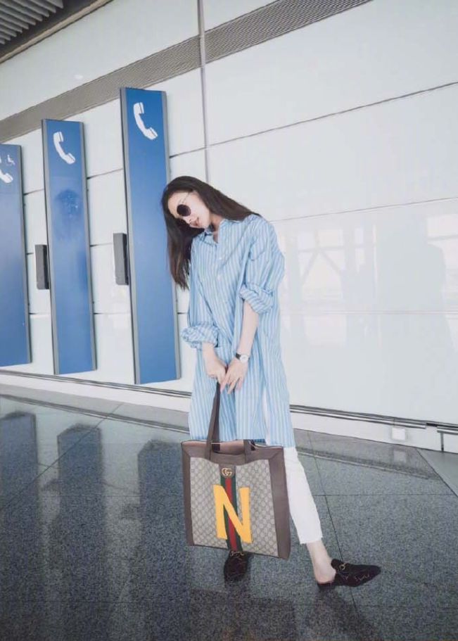 大眼美女明星倪妮机场街拍合集真是个大方舒适 46