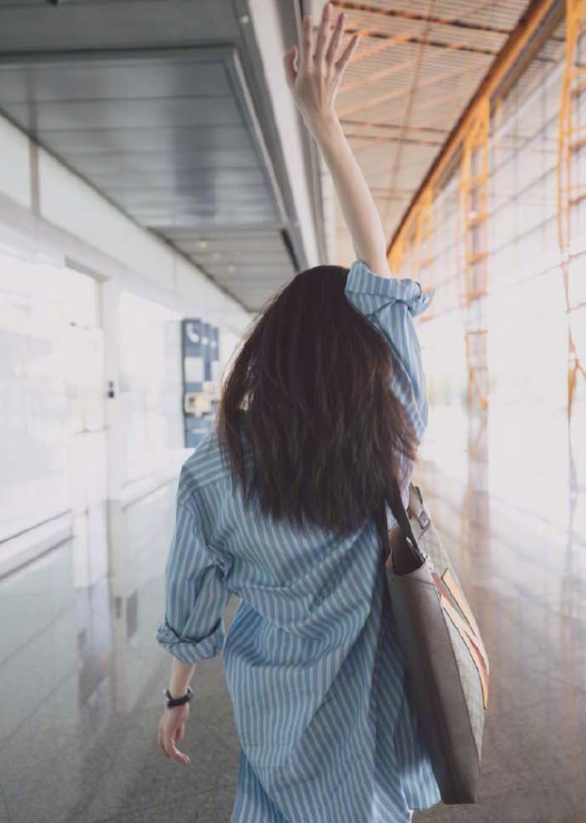大眼美女明星倪妮机场街拍合集真是个大方舒适 47