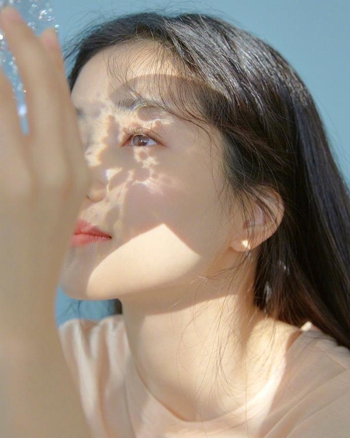 韩国美女明星金泰璃天然无公害美颜最新画报公 2