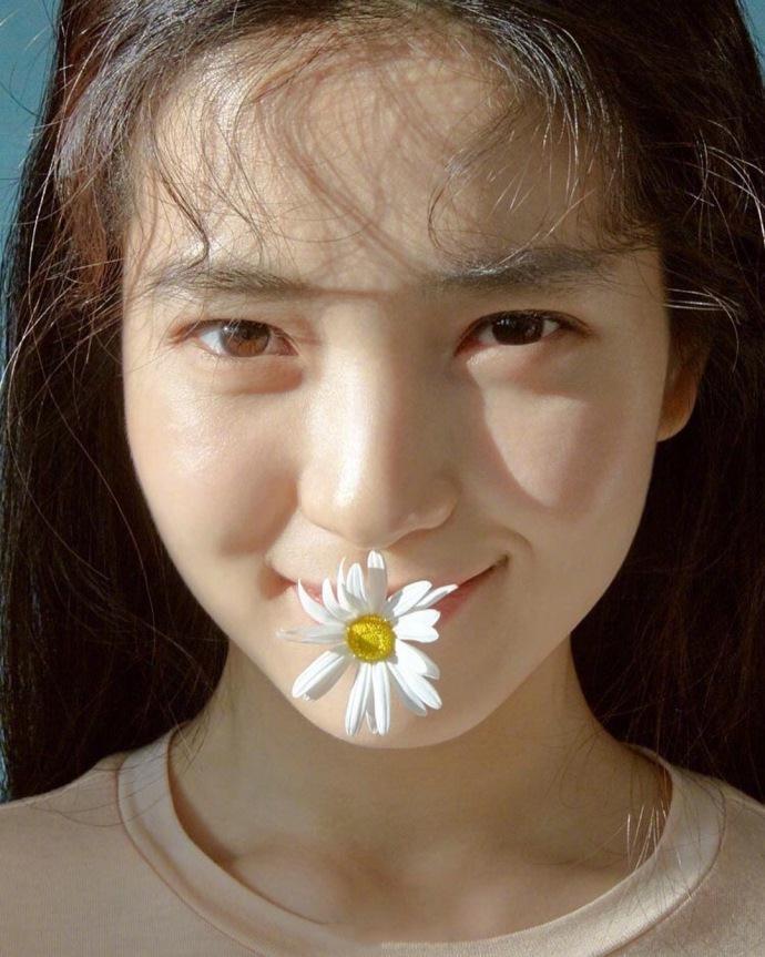 韩国美女明星金泰璃天然无公害美颜最新画报公 3