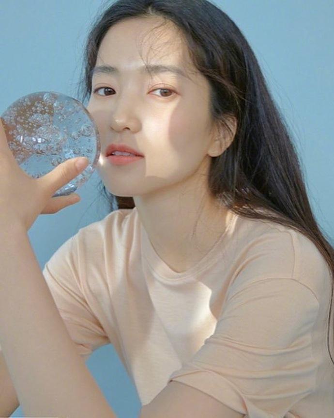 韩国美女明星金泰璃天然无公害美颜最新画报公 6