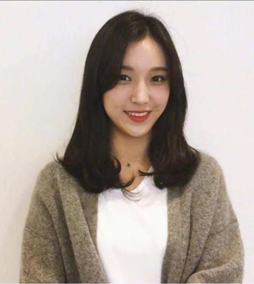 黑色长卷发美女发型图片合集 5