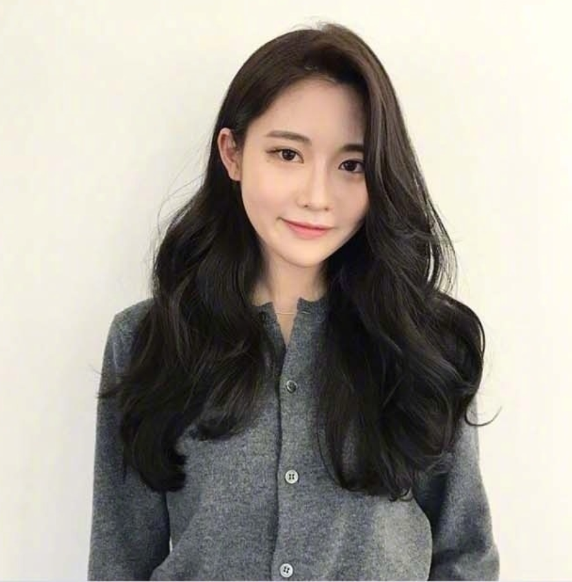 黑色长卷发美女发型图片合集 11