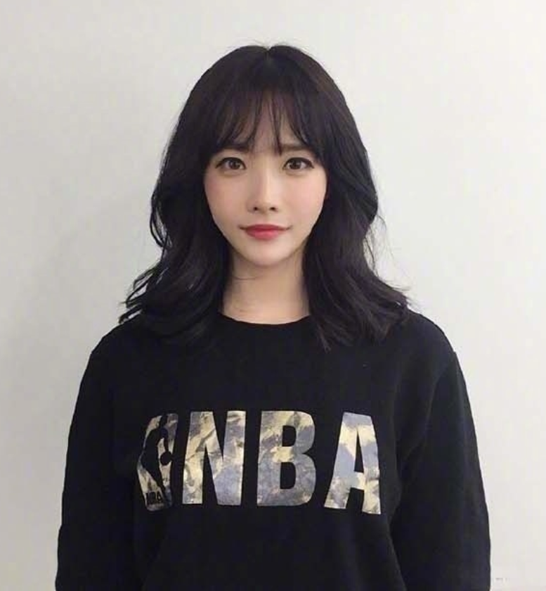 黑色长卷发美女发型图片合集 14