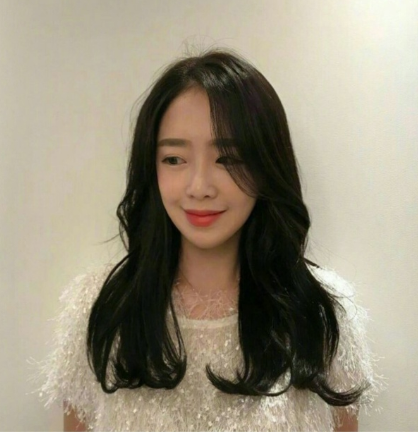 黑色长卷发美女发型图片合集 17