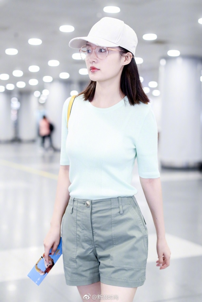 江苏美女明星李沁薄荷绿色系清凉搭配 3